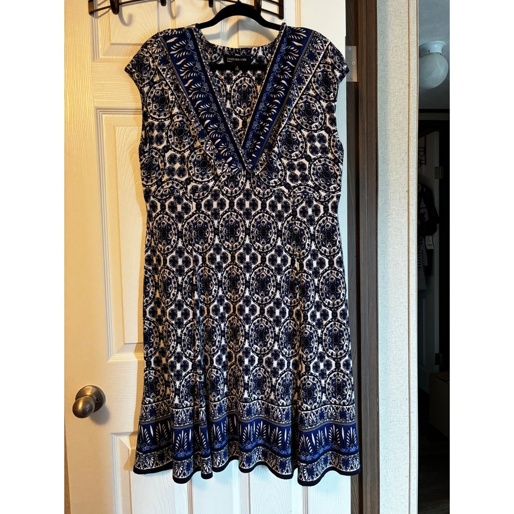 Jones New York Blue White Medallion Print V-Neck A-Line Dress Size 16 Sleeveless